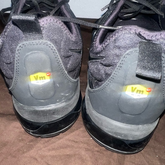 Nike Black VaporMax Sneakers Triple Black Authentic - Picture 7 of 8